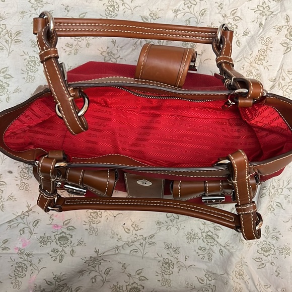 Red Prada hand bag made in Milan - Picture 4 of 5